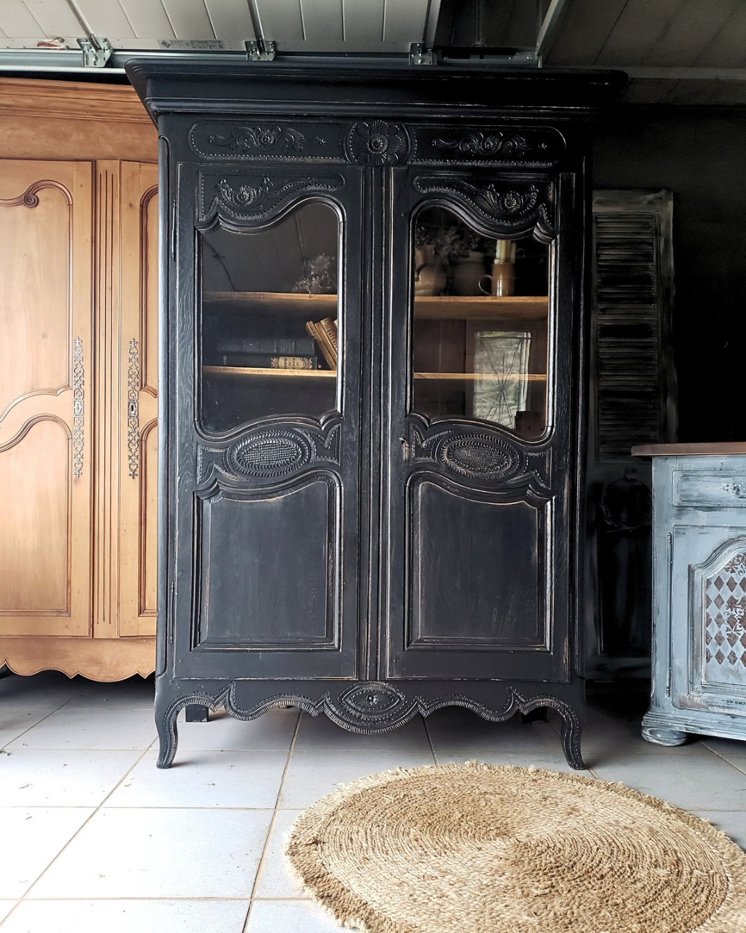 .  MAGNIFIQUE ARMOIRE ANTIQUE