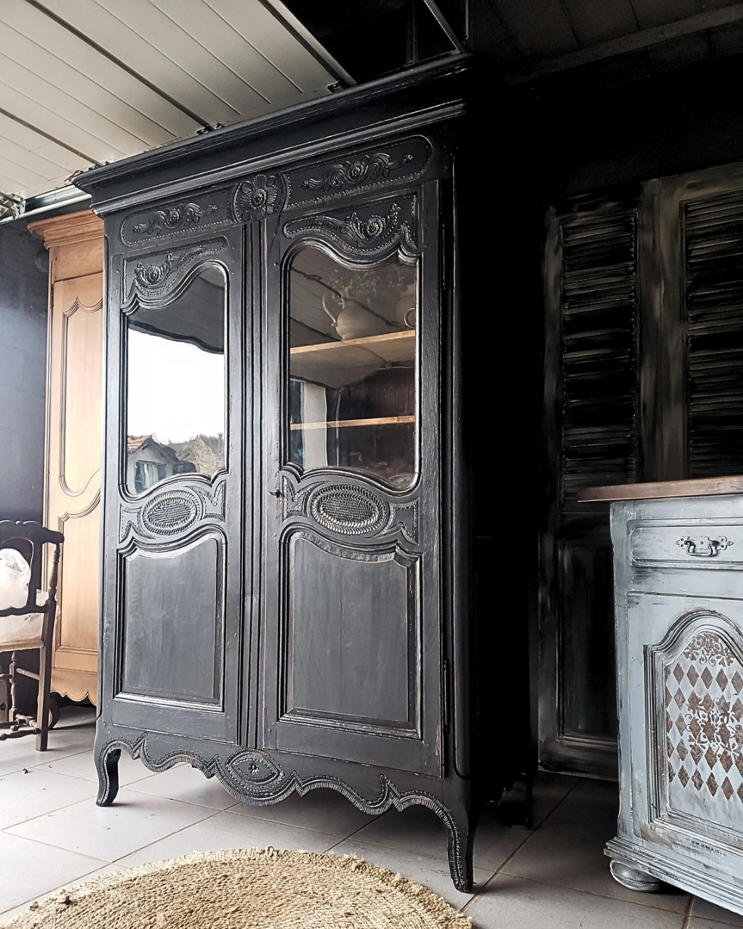 .  MAGNIFIQUE ARMOIRE ANTIQUE