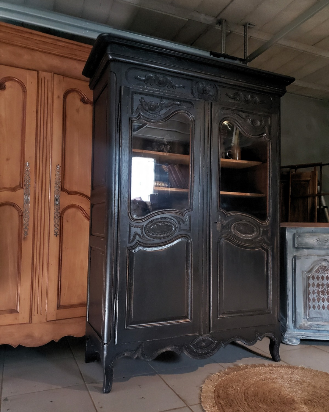 .  MAGNIFIQUE ARMOIRE ANTIQUE