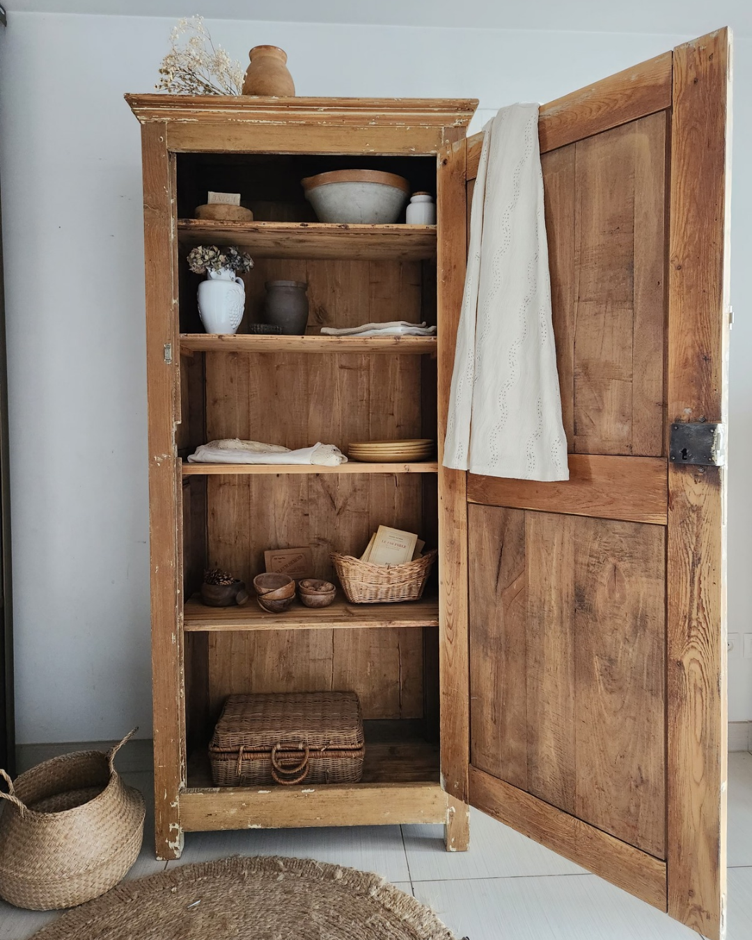 BONNETIÈRE EN CHÊNE armoire