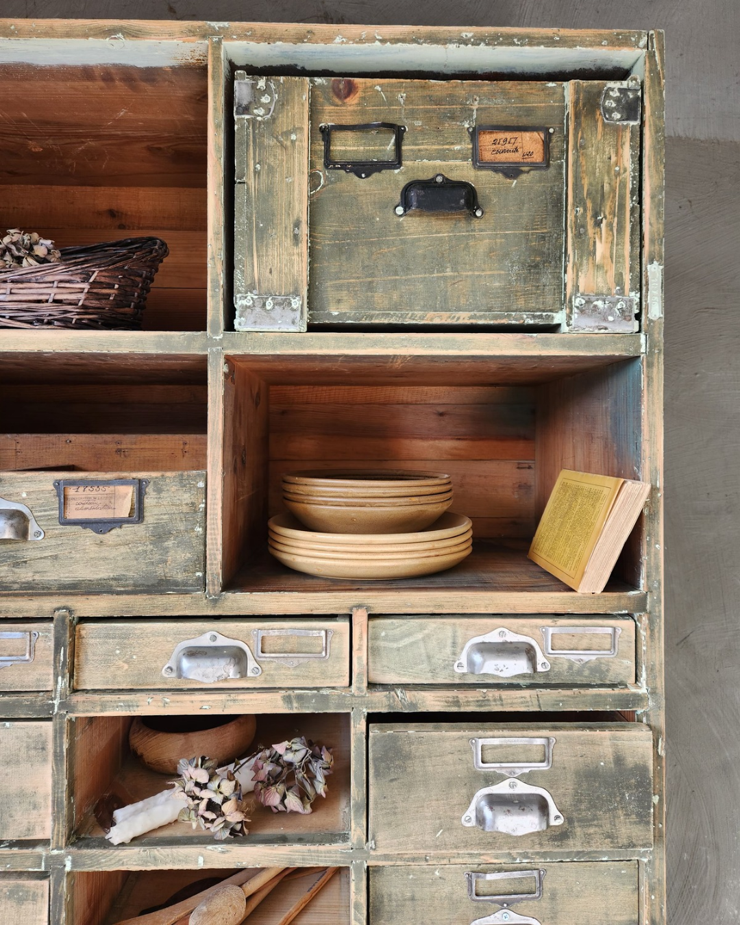 LE MEUBLE DE QUINCAILLERIE