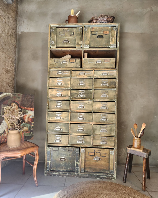 LE MEUBLE DE QUINCAILLERIE