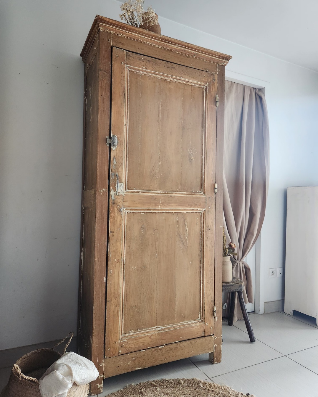 BONNETIÈRE EN CHÊNE armoire