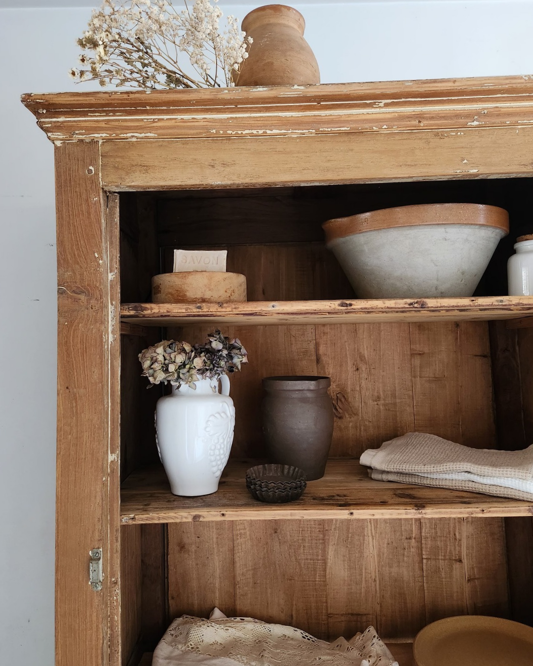 BONNETIÈRE EN CHÊNE armoire