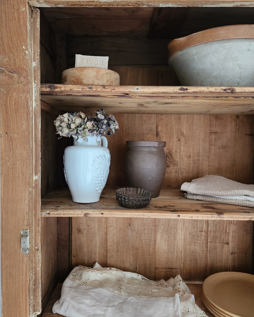 BONNETIÈRE EN CHÊNE armoire