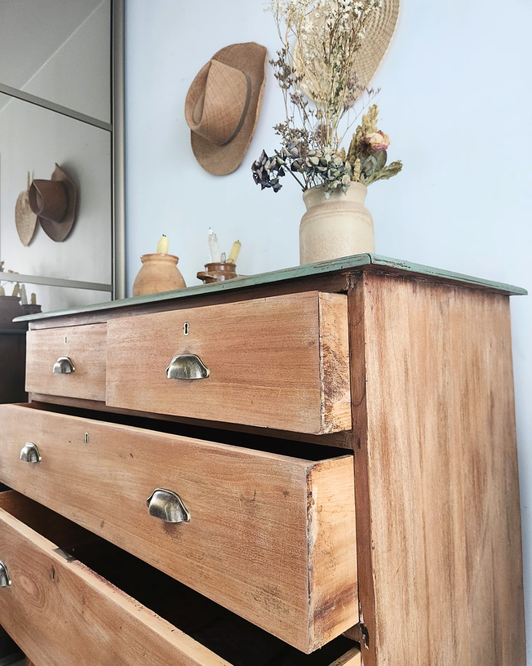 LA COMMODE HENRIETTE