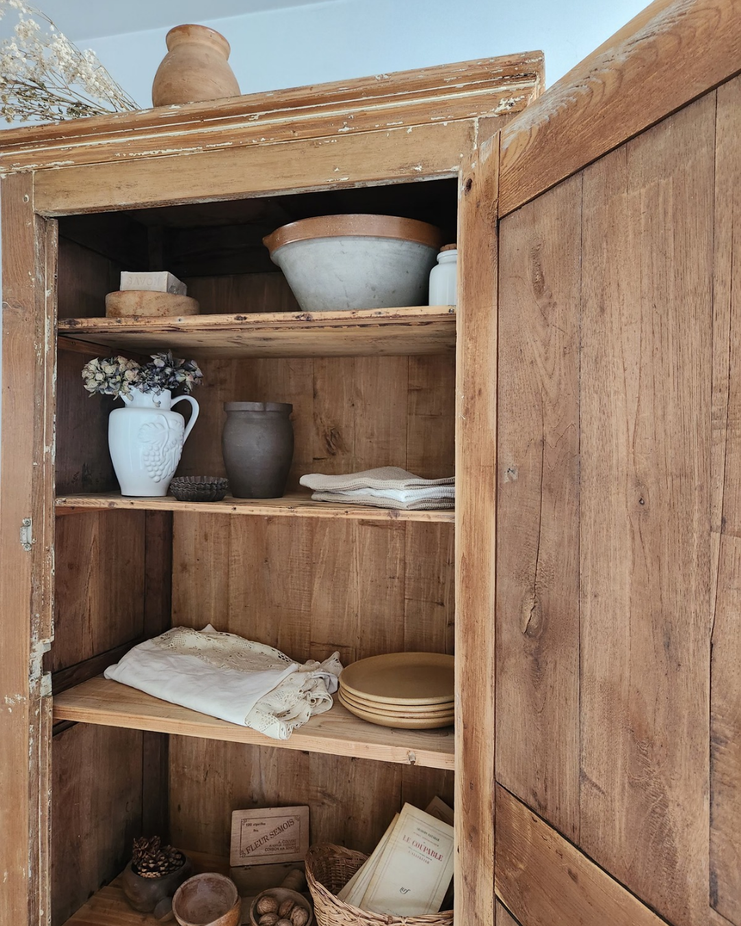 BONNETIÈRE EN CHÊNE armoire